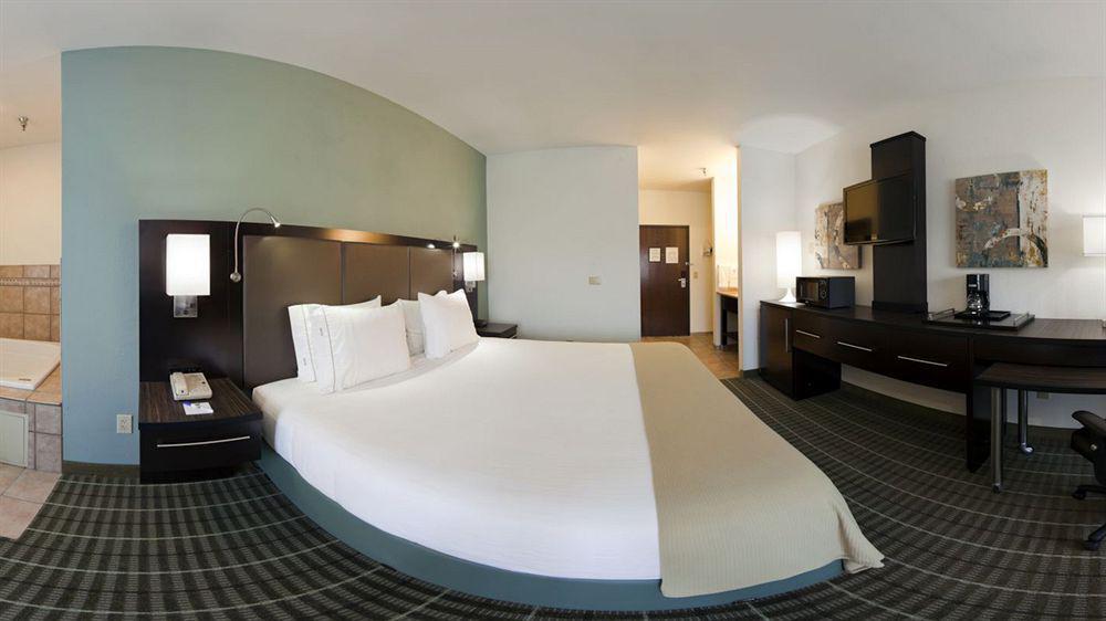 Holiday Inn Express Monticello By Ihg Exterior photo
