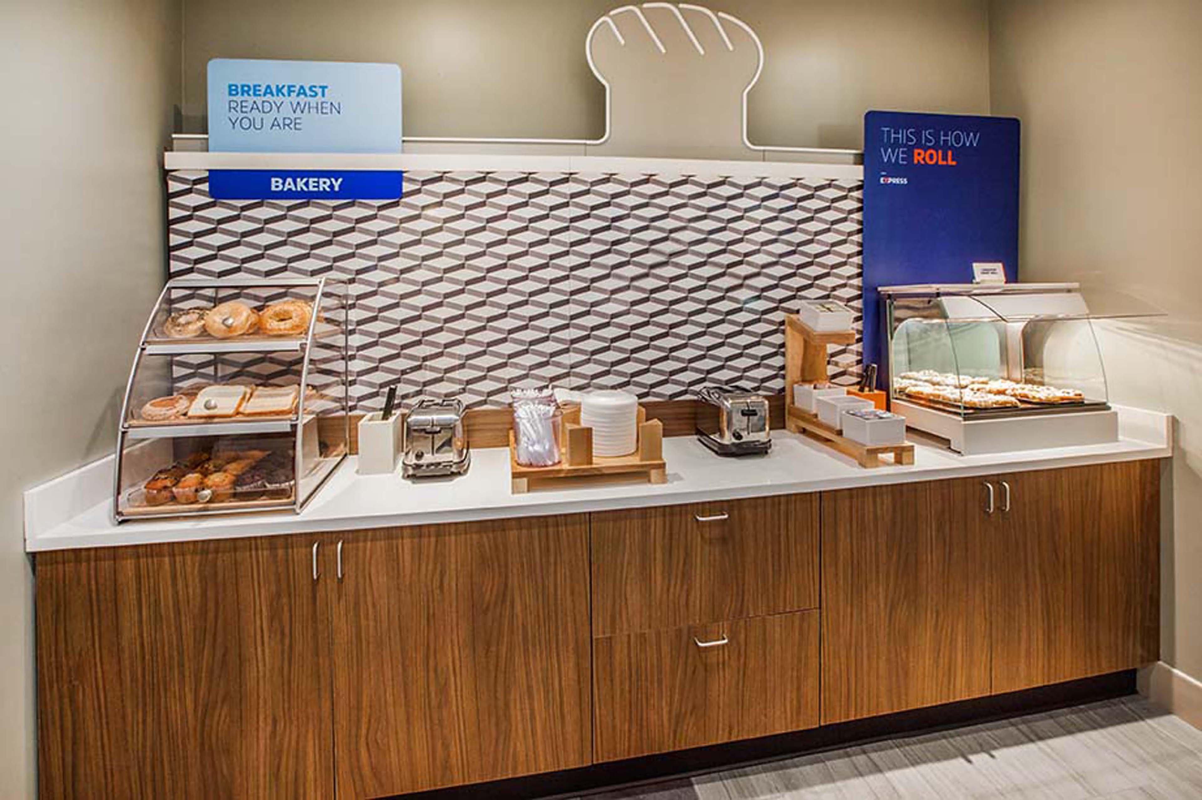 Holiday Inn Express Monticello By Ihg Exterior photo