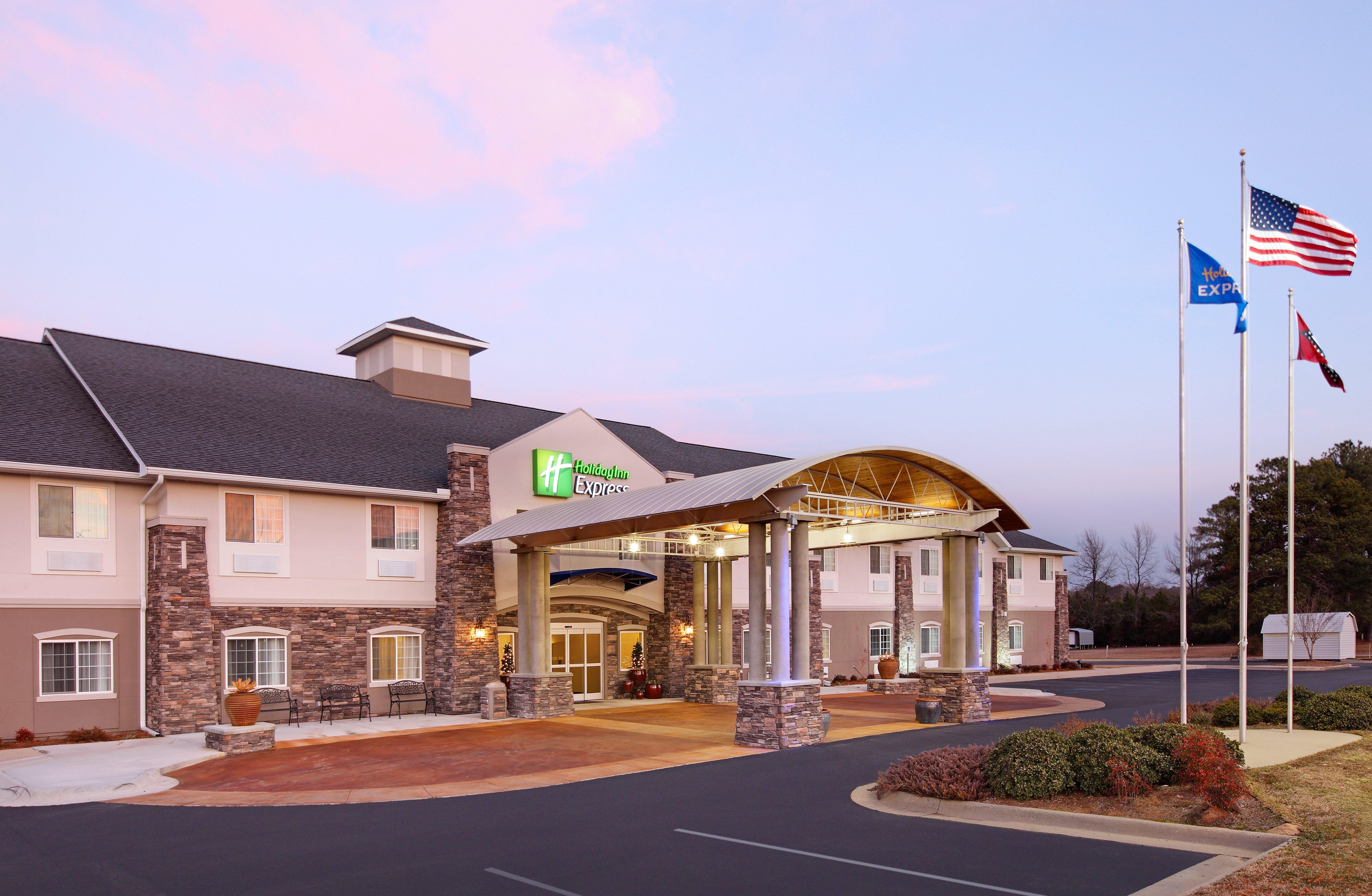 Holiday Inn Express Monticello By Ihg Exterior photo